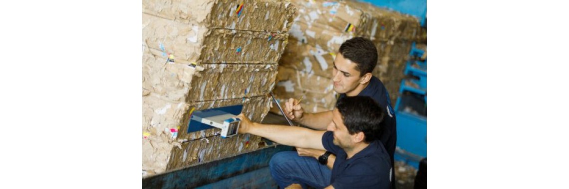 Humidity measurement in recycling material
